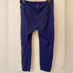 Lululemon high-waisted dark blue Capri leggings with pockets sz 12